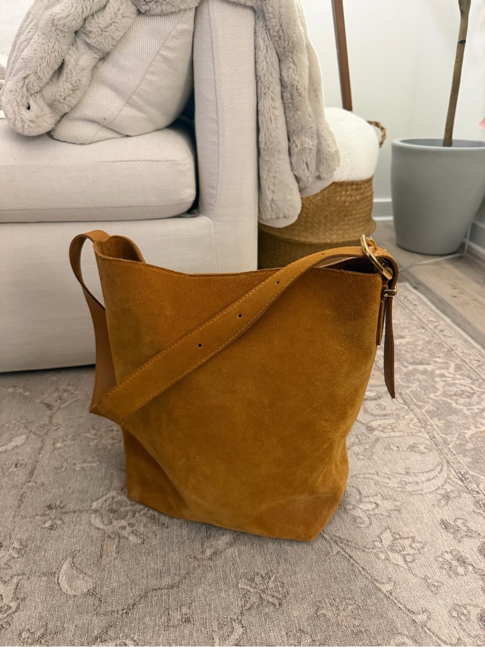 Madewell Suede Bucket Shoulder Bag Cognac - Picture 3 of 5
